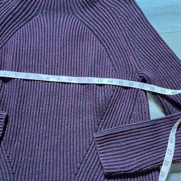 Athleta Cute Women Sweater- Small - Picture 3 of 8